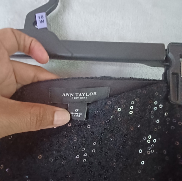 Ann Taylor Black Sequin Sparkles Wool Blend Straight Mini Skirt Size 0 Lined. - Picture 13 of 14